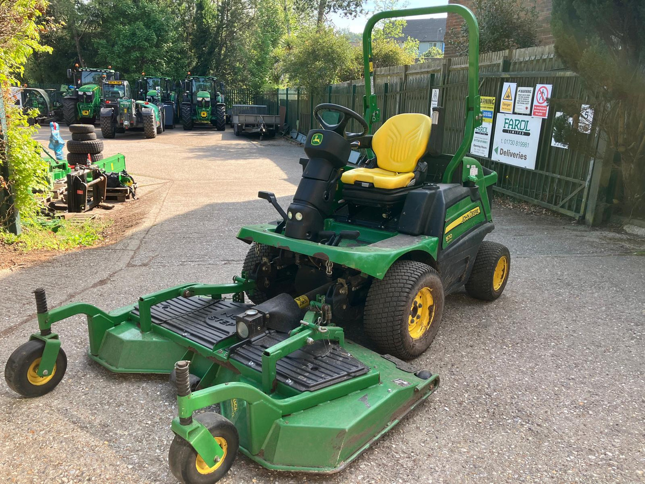 John Deere 1570 Commercial Outfront with 72 inch rear discharge deck - Gazonmaaier: afbeelding 2 John Deere 1570 Commercial Outfront with 72 inch rear discharge deck - Gazonmaaier: afbeelding 2