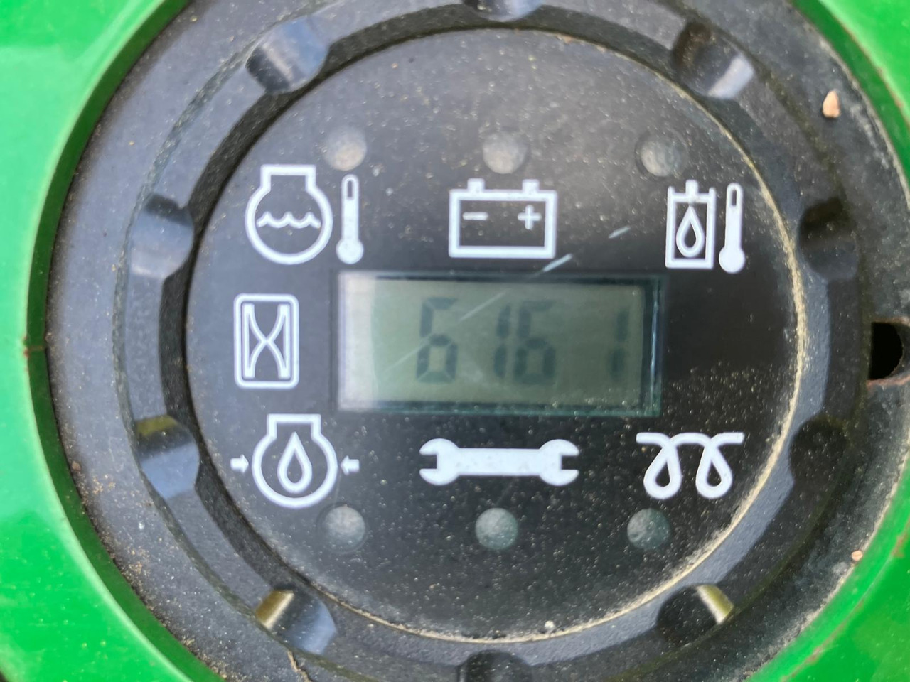 John Deere 1570 Outfront c/w Major Synergy deck - Gazonmaaier: afbeelding 5 John Deere 1570 Outfront c/w Major Synergy deck - Gazonmaaier: afbeelding 5