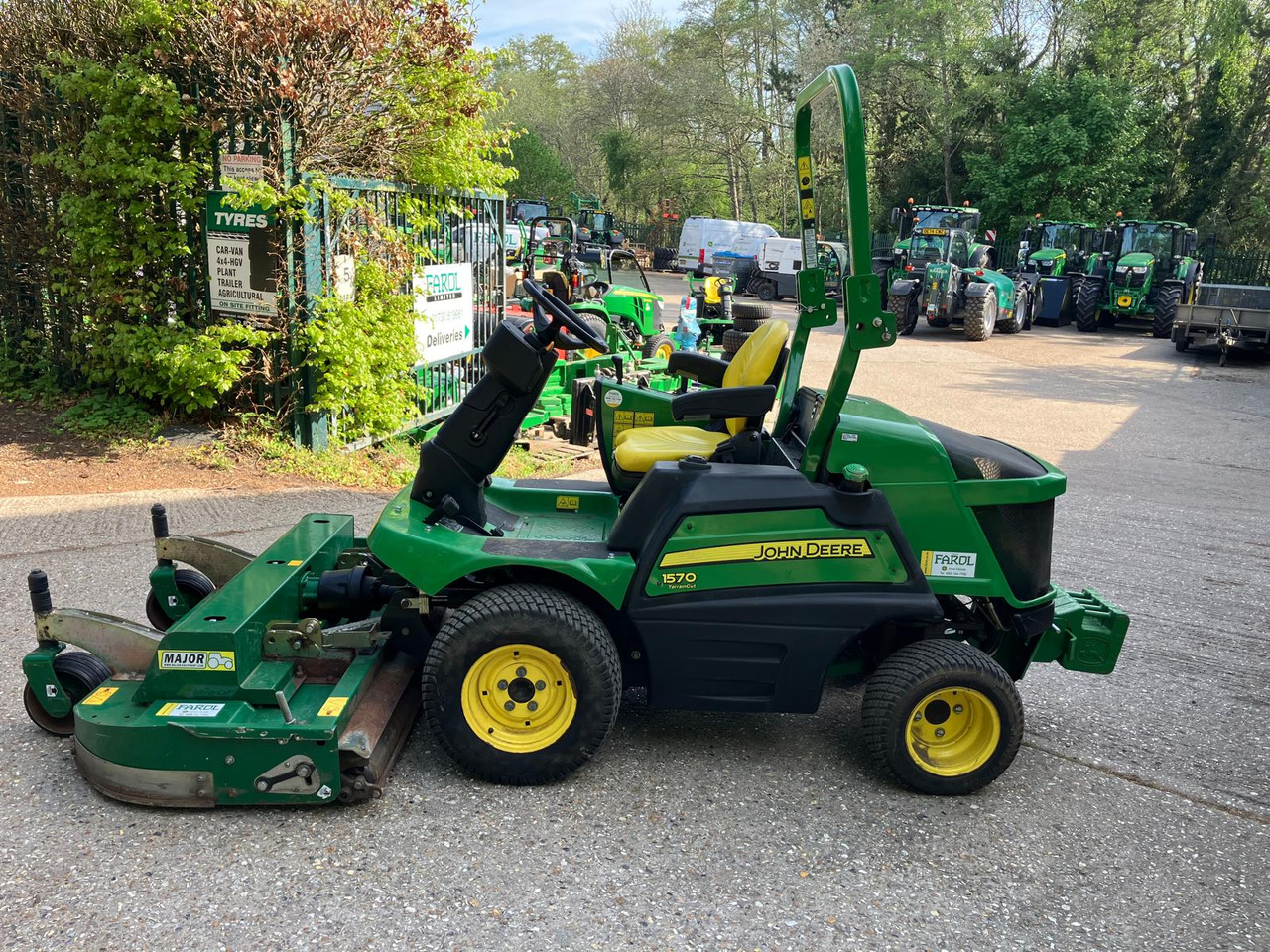 John Deere 1570 Outfront c/w Major Synergy deck - Gazonmaaier: afbeelding 3 John Deere 1570 Outfront c/w Major Synergy deck - Gazonmaaier: afbeelding 3