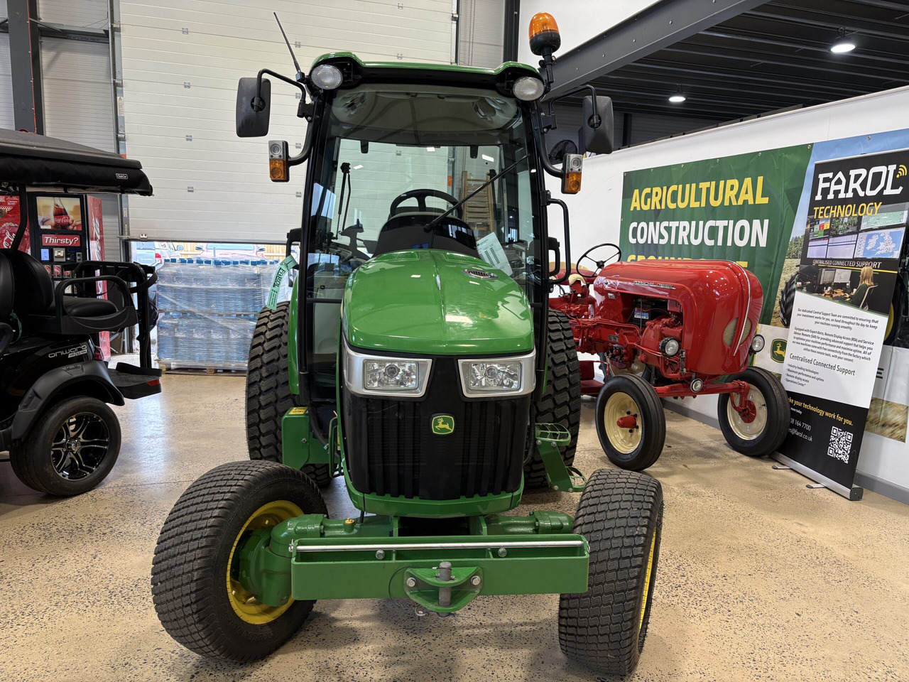 John Deere 4066R Compact Tractor - Mini tractor: afbeelding 2 John Deere 4066R Compact Tractor - Mini tractor: afbeelding 2