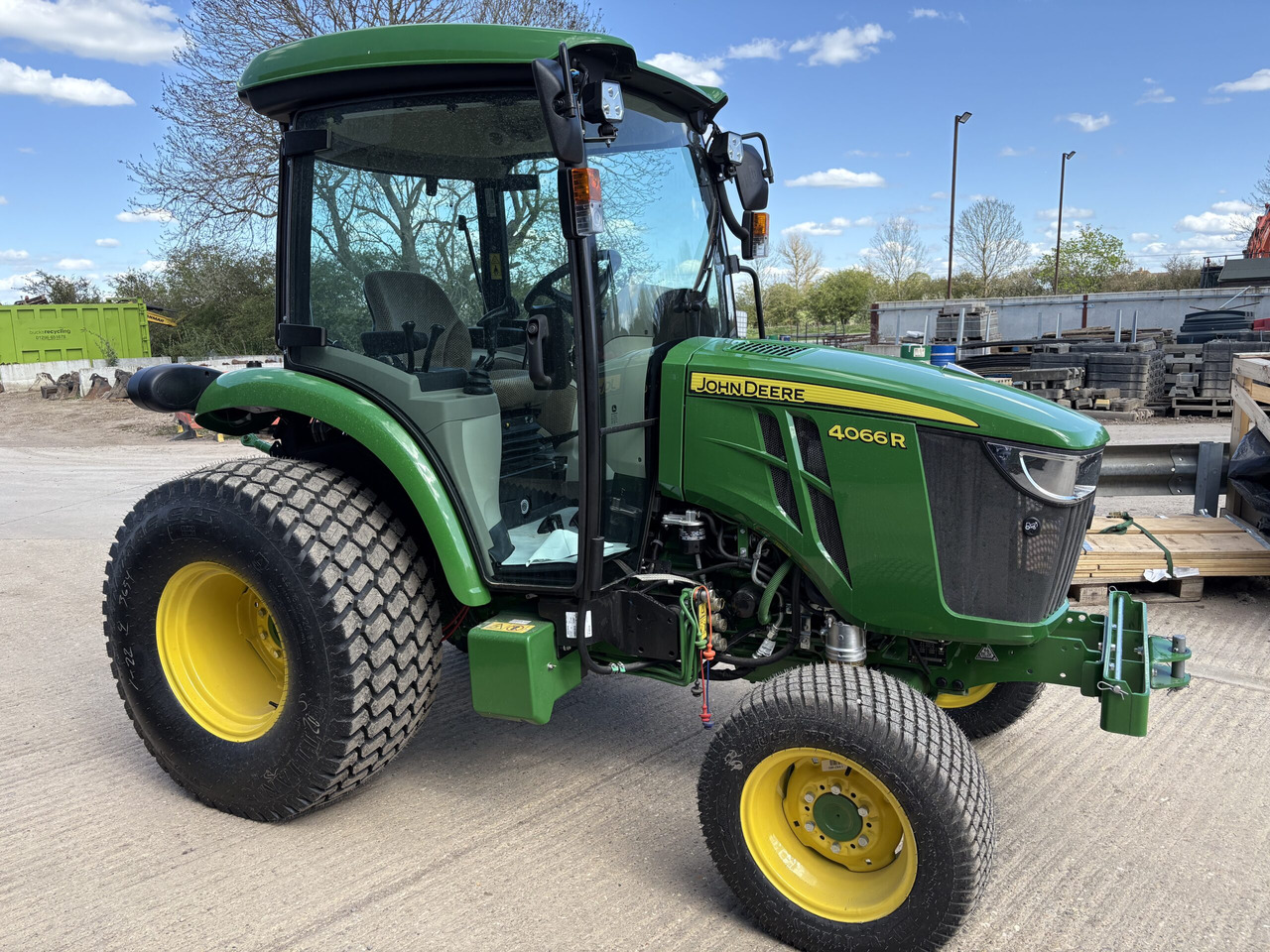 John Deere 4066R Compact Tractor - Mini tractor: afbeelding 2 John Deere 4066R Compact Tractor - Mini tractor: afbeelding 2