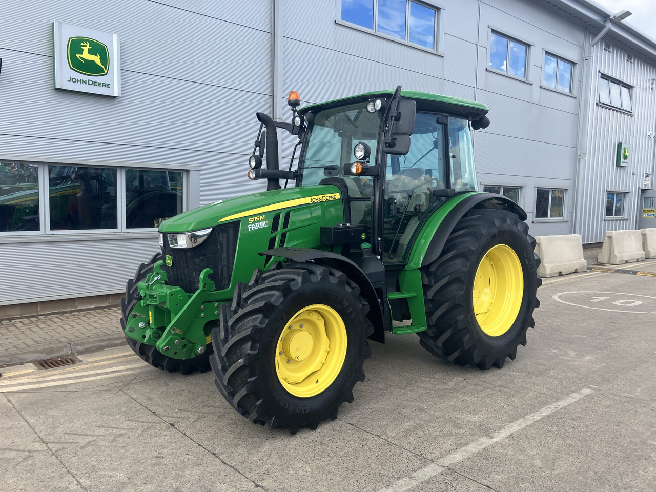 John Deere 5115M - Tractor: afbeelding 1 John Deere 5115M - Tractor: afbeelding 1