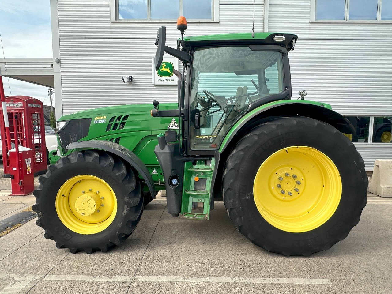 John Deere 6155R - Tractor: afbeelding 2 John Deere 6155R - Tractor: afbeelding 2