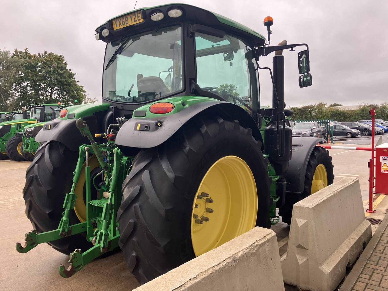 John Deere 6155R - Tractor: afbeelding 5 John Deere 6155R - Tractor: afbeelding 5