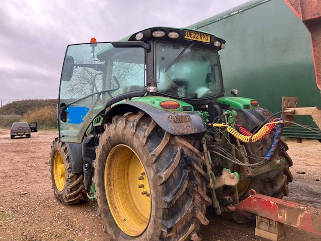 John Deere 6155R - Tractor: afbeelding 2 John Deere 6155R - Tractor: afbeelding 2