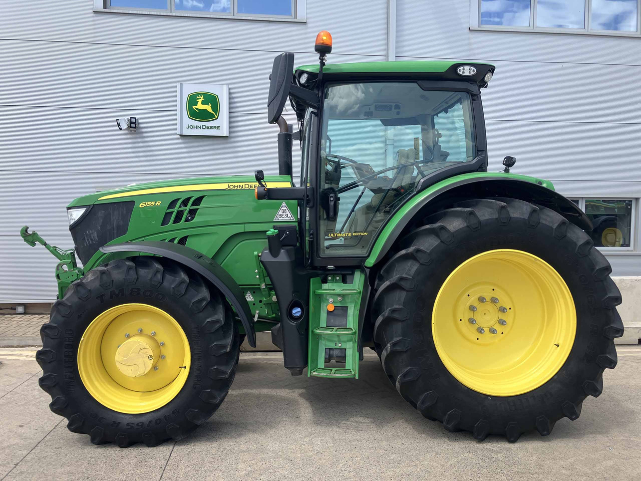 John Deere 6155R - Tractor: afbeelding 2 John Deere 6155R - Tractor: afbeelding 2