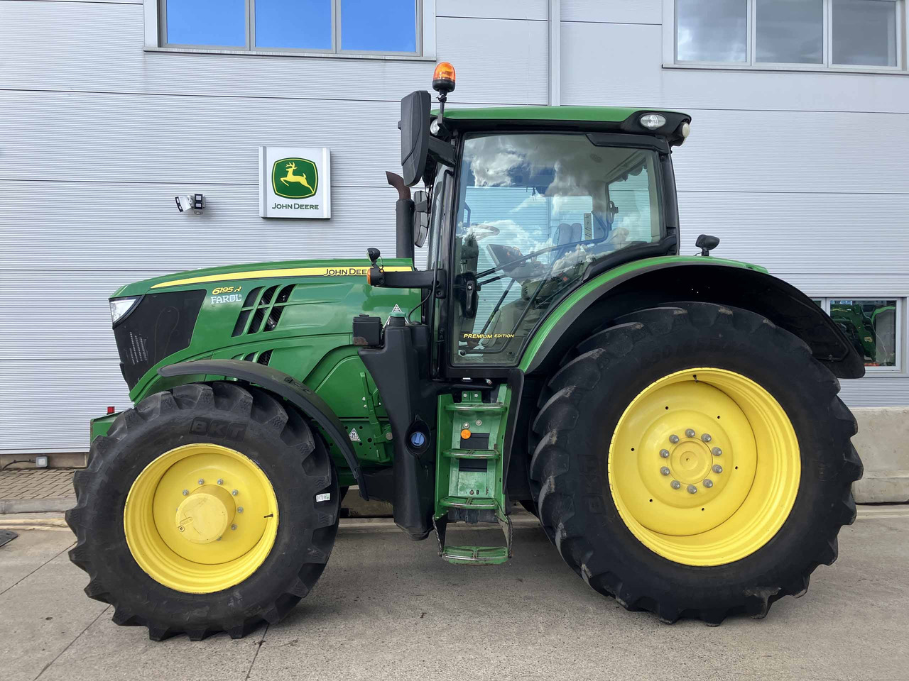 John Deere 6195R - Tractor: afbeelding 2 John Deere 6195R - Tractor: afbeelding 2