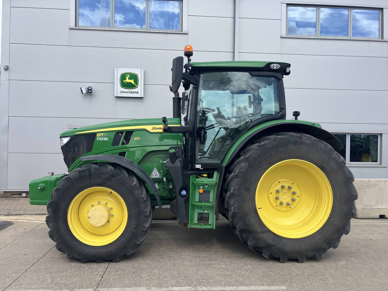 John Deere 6R 155 - Tractor: afbeelding 2 John Deere 6R 155 - Tractor: afbeelding 2