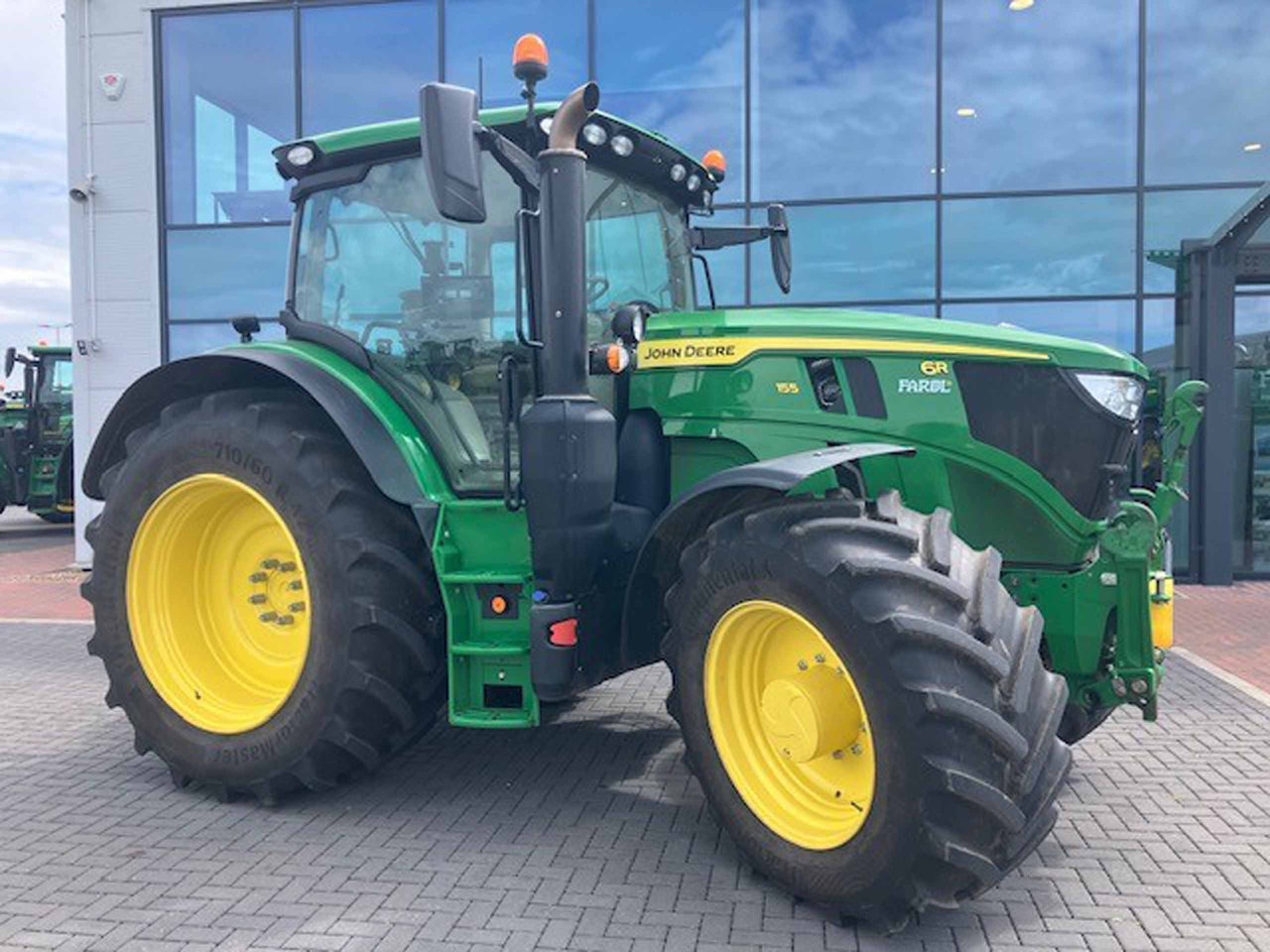 John Deere 6R 155 - Tractor: afbeelding 2 John Deere 6R 155 - Tractor: afbeelding 2