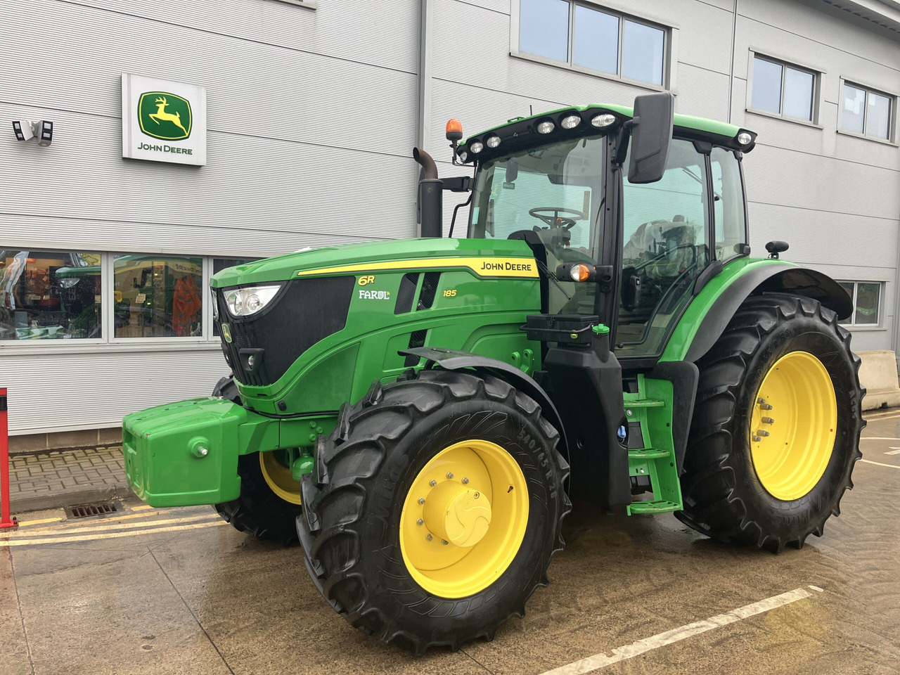 John Deere 6R 185 - Tractor: afbeelding 1 John Deere 6R 185 - Tractor: afbeelding 1