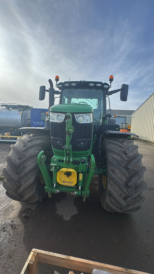 John Deere 6R 215 - Tractor: afbeelding 3 John Deere 6R 215 - Tractor: afbeelding 3