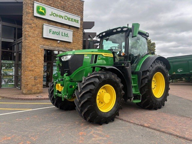 John Deere 6R 215 - Tractor: afbeelding 1 John Deere 6R 215 - Tractor: afbeelding 1