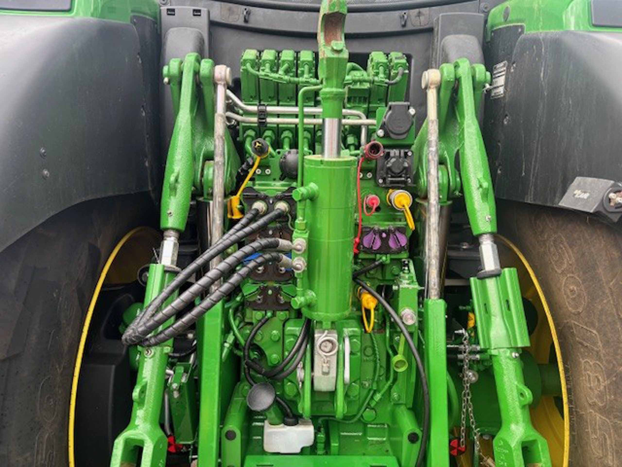 John Deere 6R 215 - Tractor: afbeelding 5 John Deere 6R 215 - Tractor: afbeelding 5