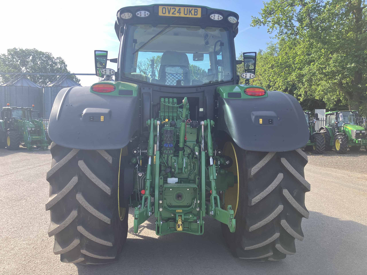 John Deere 6R 215 - Tractor: afbeelding 4 John Deere 6R 215 - Tractor: afbeelding 4