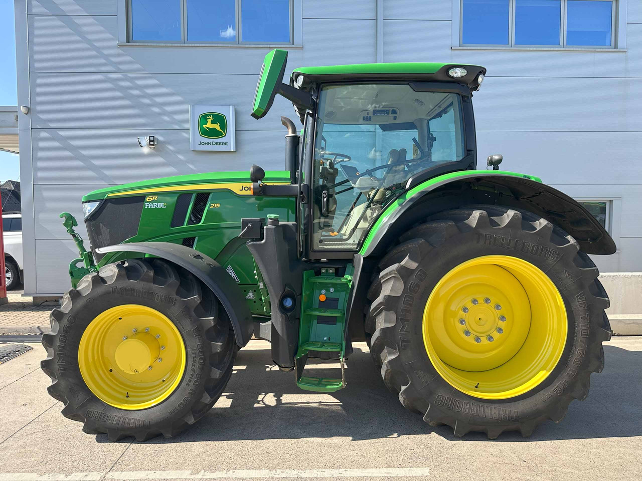 John Deere 6R 215 - Tractor: afbeelding 2 John Deere 6R 215 - Tractor: afbeelding 2