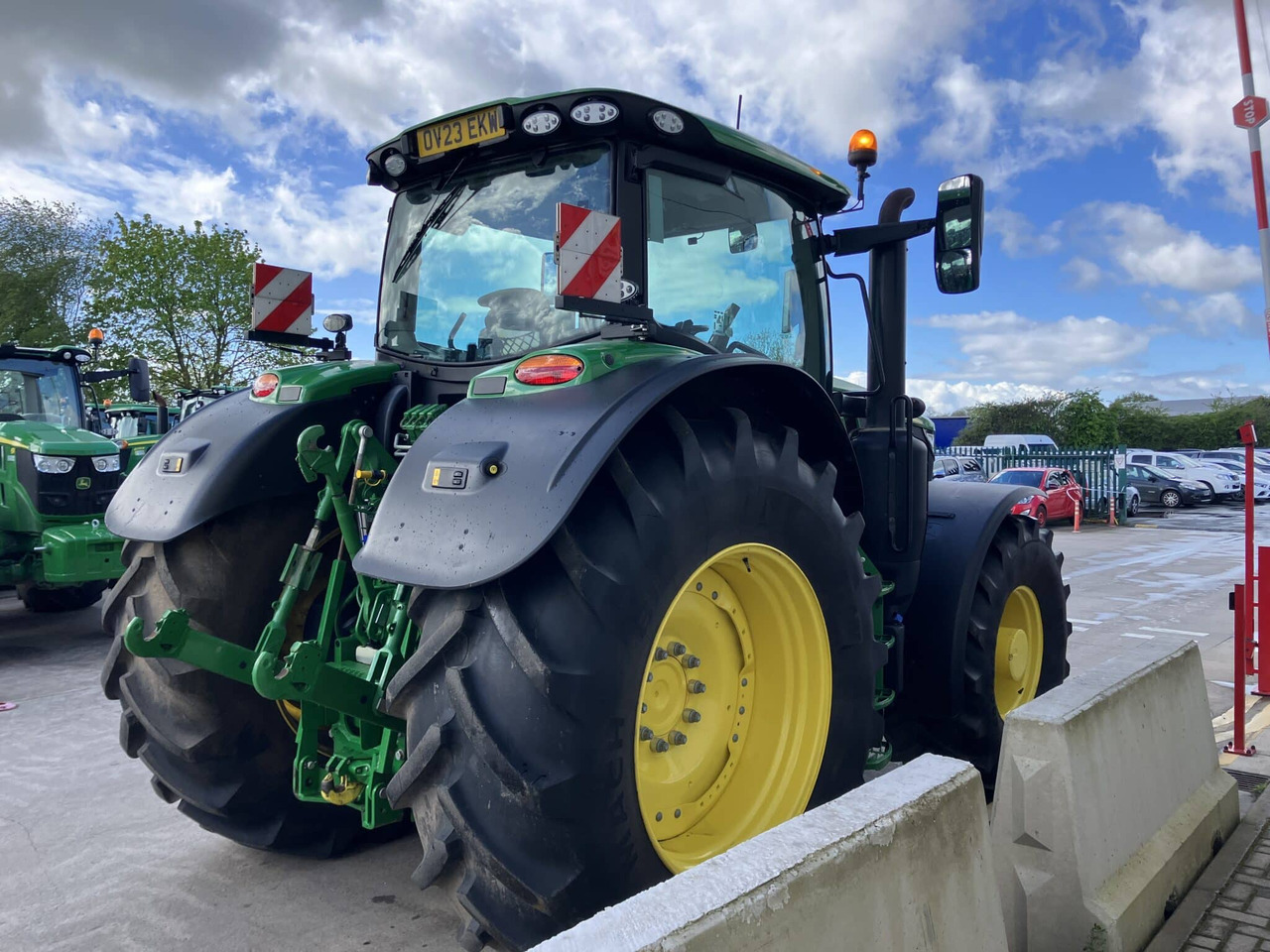 John Deere 6R 215 - Tractor: afbeelding 5 John Deere 6R 215 - Tractor: afbeelding 5