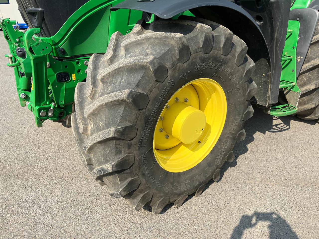 John Deere 6R 215 - Tractor: afbeelding 2 John Deere 6R 215 - Tractor: afbeelding 2