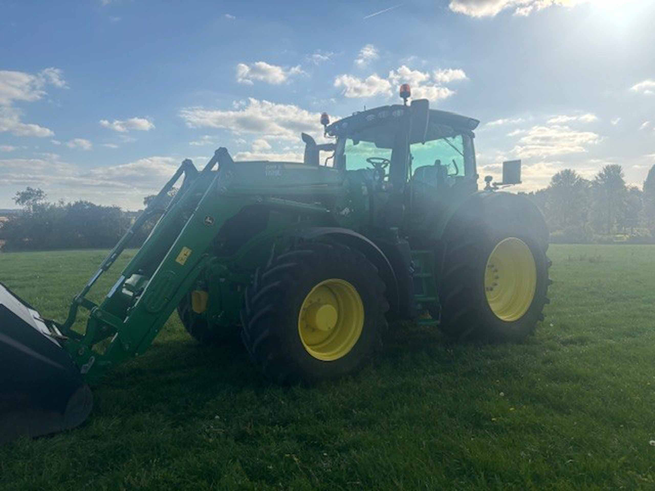 John Deere 6R 250 + 683R - Tractor: afbeelding 2 John Deere 6R 250 + 683R - Tractor: afbeelding 2