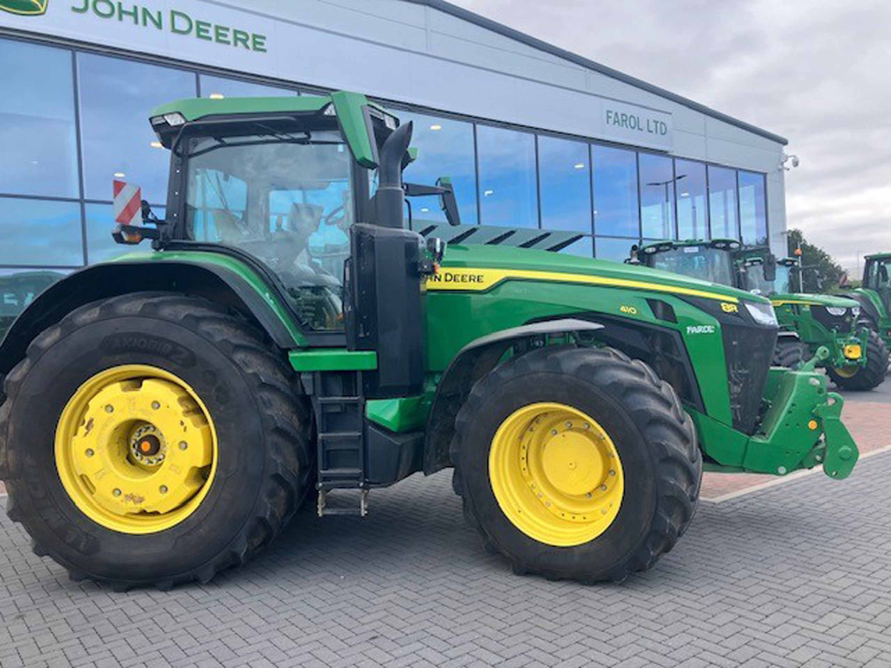 John Deere 8R 410 - Tractor: afbeelding 1 John Deere 8R 410 - Tractor: afbeelding 1