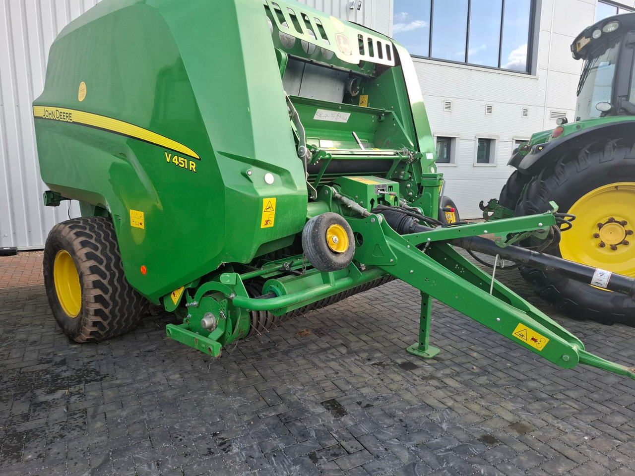 John Deere V451R - Hooi-/ Voedermachine: afbeelding 1 John Deere V451R - Hooi-/ Voedermachine: afbeelding 1