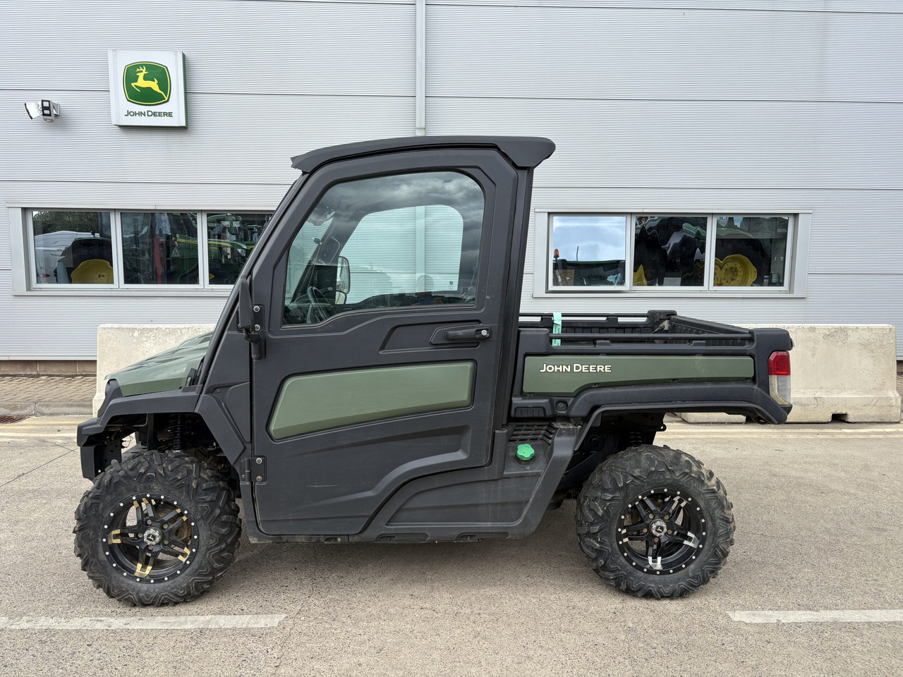 John Deere XUV865M Gator - Quad: afbeelding 1 John Deere XUV865M Gator - Quad: afbeelding 1