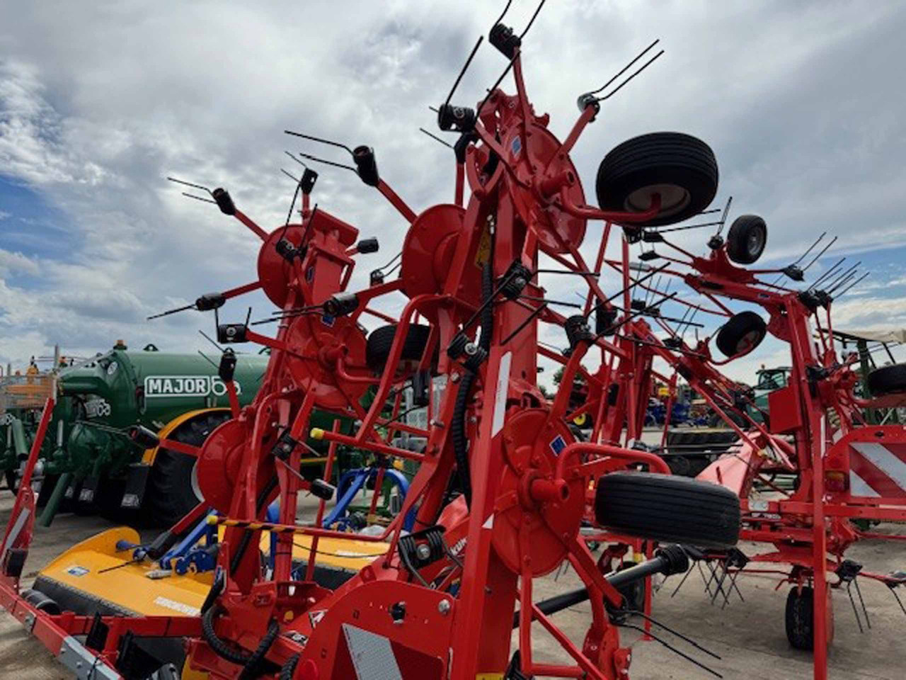Kuhn GF8700 - Hooi-/ Voedermachine: afbeelding 2 Kuhn GF8700 - Hooi-/ Voedermachine: afbeelding 2