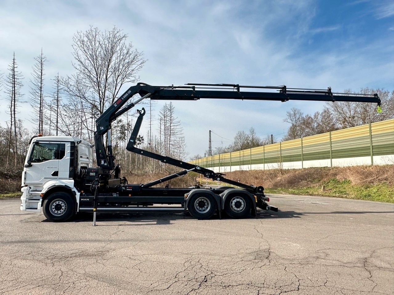 MAN TGS 26.470 6x2 Abrollkipper + Kran Hiab 228-4 - Haakarmsysteem vrachtwagen, Kraanwagen: afbeelding 2 MAN TGS 26.470 6x2 Abrollkipper + Kran Hiab 228-4 - Haakarmsysteem vrachtwagen, Kraanwagen: afbeelding 2
