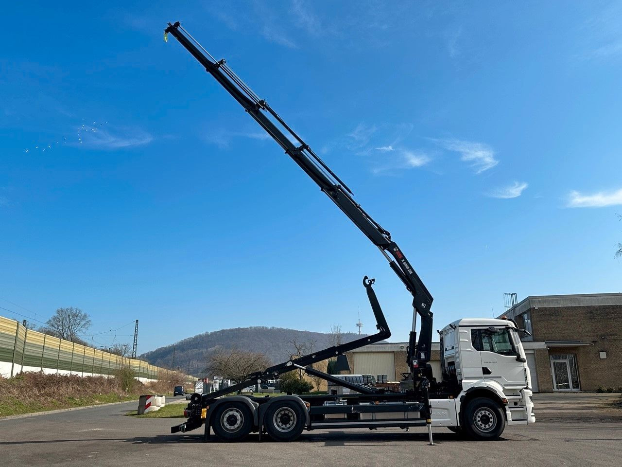 MAN TGS 26.470 6x2 Abrollkipper + Kran Hiab 228-4 - Haakarmsysteem vrachtwagen, Kraanwagen: afbeelding 4 MAN TGS 26.470 6x2 Abrollkipper + Kran Hiab 228-4 - Haakarmsysteem vrachtwagen, Kraanwagen: afbeelding 4