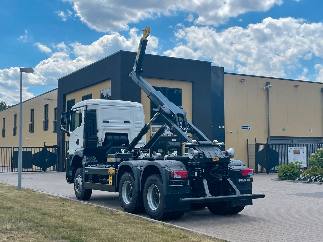 MAN TGS 33.440 6x6 Euro6e Hyva - Hiab MultiLift - Haakarmsysteem vrachtwagen, Kraanwagen: afbeelding 4 MAN TGS 33.440 6x6 Euro6e Hyva - Hiab MultiLift - Haakarmsysteem vrachtwagen, Kraanwagen: afbeelding 4