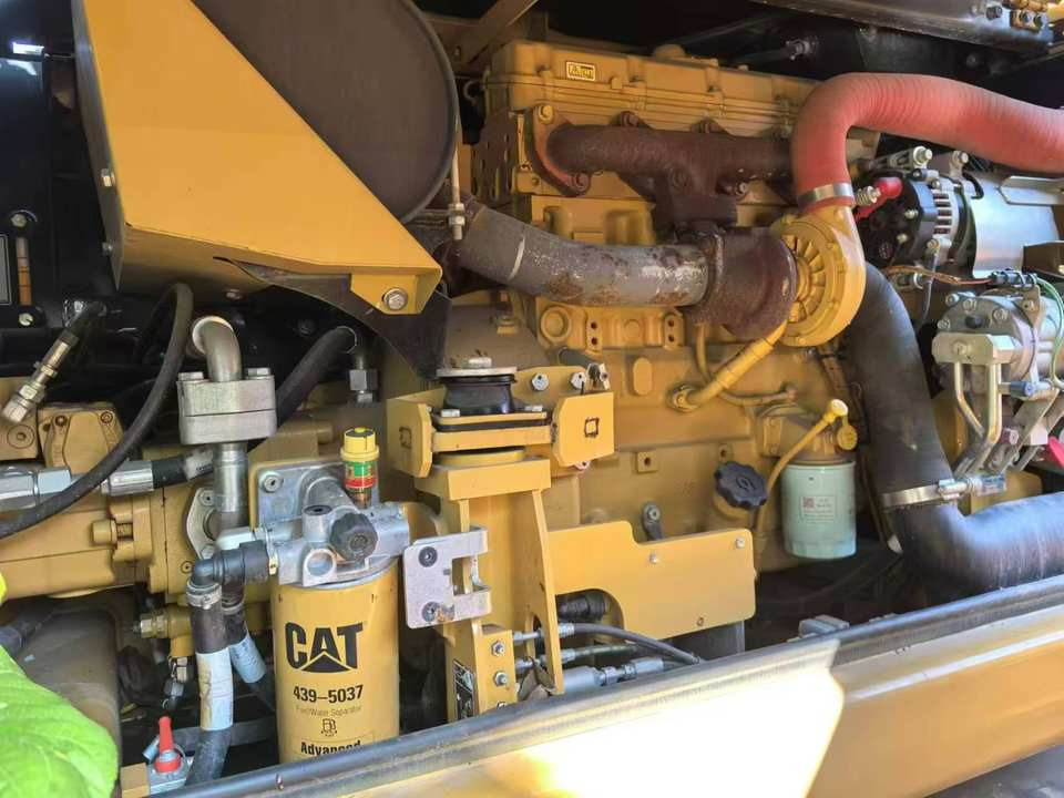 Beautiful High Quality Second-Hand CAT M315D2 Wheel Excavator Used Digger Machinery Engine After-sales Warranty Service - Mobiele graafmachine: afbeelding 4 Beautiful High Quality Second-Hand CAT M315D2 Wheel Excavator Used Digger Machinery Engine After-sales Warranty Service - Mobiele graafmachine: afbeelding 4