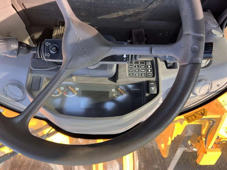 Hot Selling Used Original Sweden Hydraulic Volvo L120GZ Wheel Loader Second Hand Loader Volvo L220G in Good Condition for Sale - Wiellader: afbeelding 4 Hot Selling Used Original Sweden Hydraulic Volvo L120GZ Wheel Loader Second Hand Loader Volvo L220G in Good Condition for Sale - Wiellader: afbeelding 4