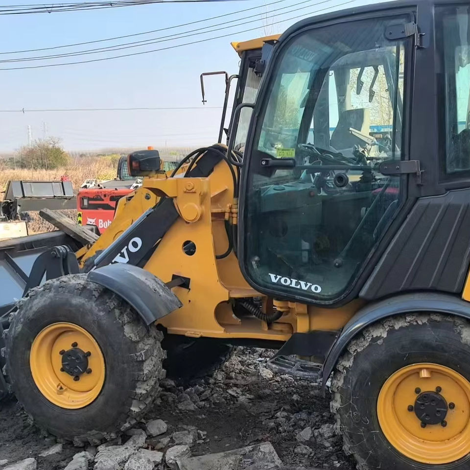Preferential Price Used Volvo L20F Small Skid Steer Loader Secondhand VOLVO L20f Mini Wheel Loader in Good Condition for Sale - Wiellader: afbeelding 1 Preferential Price Used Volvo L20F Small Skid Steer Loader Secondhand VOLVO L20f Mini Wheel Loader in Good Condition for Sale - Wiellader: afbeelding 1