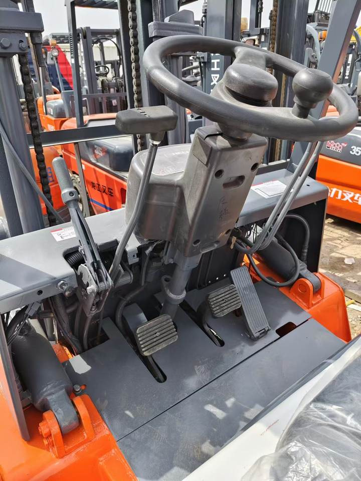 Used 3-Ton Heli Diesel Forklift Truck Model CPCD30 - Diesel heftruck: afbeelding 5 Used 3-Ton Heli Diesel Forklift Truck Model CPCD30 - Diesel heftruck: afbeelding 5