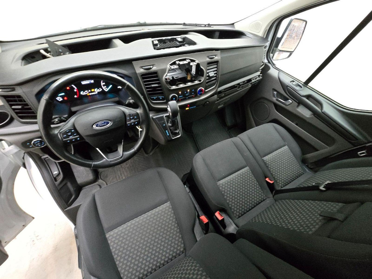 Ford Transit Custom 300 2.0 TDCI L1H1 Trend | 2018 | 154.249 km | Automaat | VDF69T | NAP: Geen oordeel - Andere machine: afbeelding 5 Ford Transit Custom 300 2.0 TDCI L1H1 Trend | 2018 | 154.249 km | Automaat | VDF69T | NAP: Geen oordeel - Andere machine: afbeelding 5