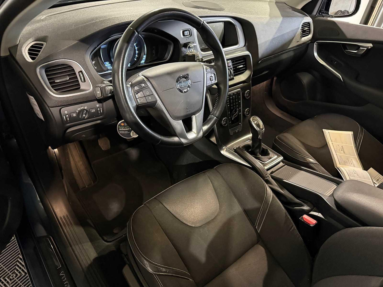 Volvo V40 1.6 T3 Momentum 2-KBP-13 210.566 km - Andere machine: afbeelding 2 Volvo V40 1.6 T3 Momentum 2-KBP-13 210.566 km - Andere machine: afbeelding 2
