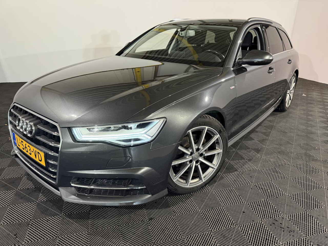 Audi | A6 Avant | 1.8 TFSI ultra Premium Edition | 2016 | 240.412 km | Automaat | L563VD | Geen oordeel - Personenwagen: afbeelding 1 Audi | A6 Avant | 1.8 TFSI ultra Premium Edition | 2016 | 240.412 km | Automaat | L563VD | Geen oordeel - Personenwagen: afbeelding 1
