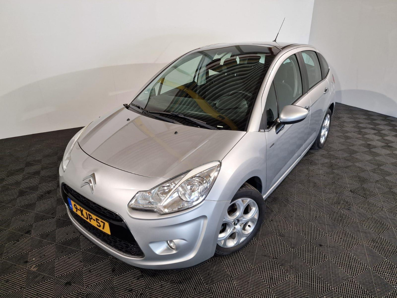 Citroen C3 1.6 Vti | 2012 | 193.593 km | 9-KJP-57 - Hatchback: afbeelding 1 Citroen C3 1.6 Vti | 2012 | 193.593 km | 9-KJP-57 - Hatchback: afbeelding 1