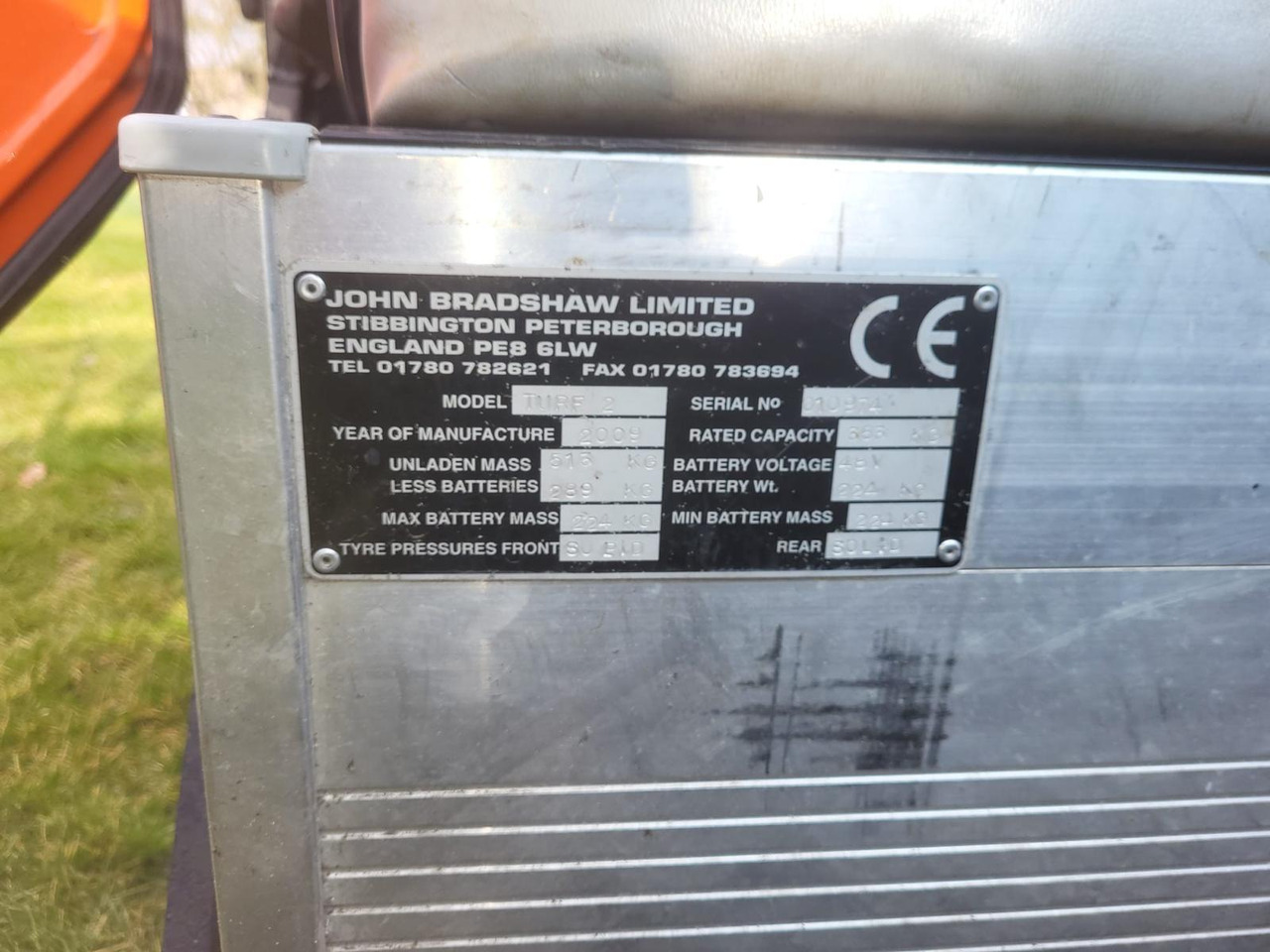 Club Car Carryall Turf 2 – Bouwjaar 2009 – Elektrisch – Met dichte cabine en elektrische kiepbak – Marge-kavel - Handicart: afbeelding 5 Club Car Carryall Turf 2 – Bouwjaar 2009 – Elektrisch – Met dichte cabine en elektrische kiepbak – Marge-kavel - Handicart: afbeelding 5