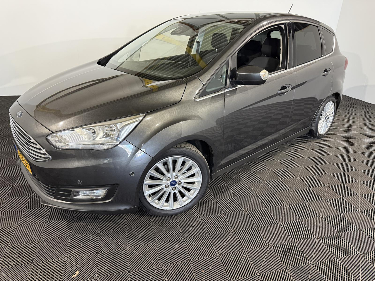 Ford C-Max 1.0 Titanium ZG-548-F 186.382 km - Personenwagen: afbeelding 1 Ford C-Max 1.0 Titanium ZG-548-F 186.382 km - Personenwagen: afbeelding 1