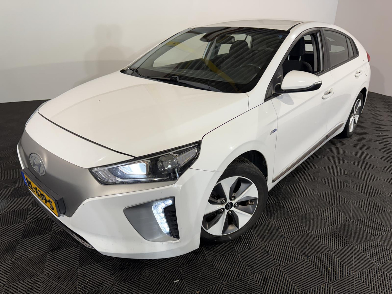 Kia | Stonic | 1.0 T-GDi DynamicLine | 2018 | 230.603 km | RL369S | Logisch - SUV: afbeelding 1 Kia | Stonic | 1.0 T-GDi DynamicLine | 2018 | 230.603 km | RL369S | Logisch - SUV: afbeelding 1