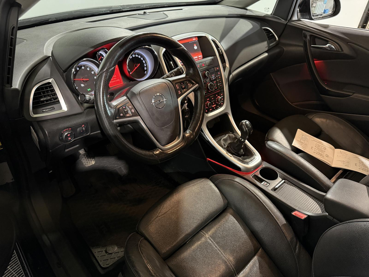 Opel | Astra Sports Tourer | 1.4 Turbo Sport + | 2015 | 218.258 km | HG259B | Logisch - Personenwagen: afbeelding 2 Opel | Astra Sports Tourer | 1.4 Turbo Sport + | 2015 | 218.258 km | HG259B | Logisch - Personenwagen: afbeelding 2