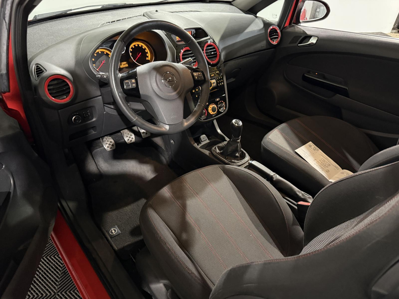 Opel Corsa 1.2-16V Color Edition | 2011 | 205.202 km | 99-RNH-3 - Hatchback: afbeelding 3 Opel Corsa 1.2-16V Color Edition | 2011 | 205.202 km | 99-RNH-3 - Hatchback: afbeelding 3