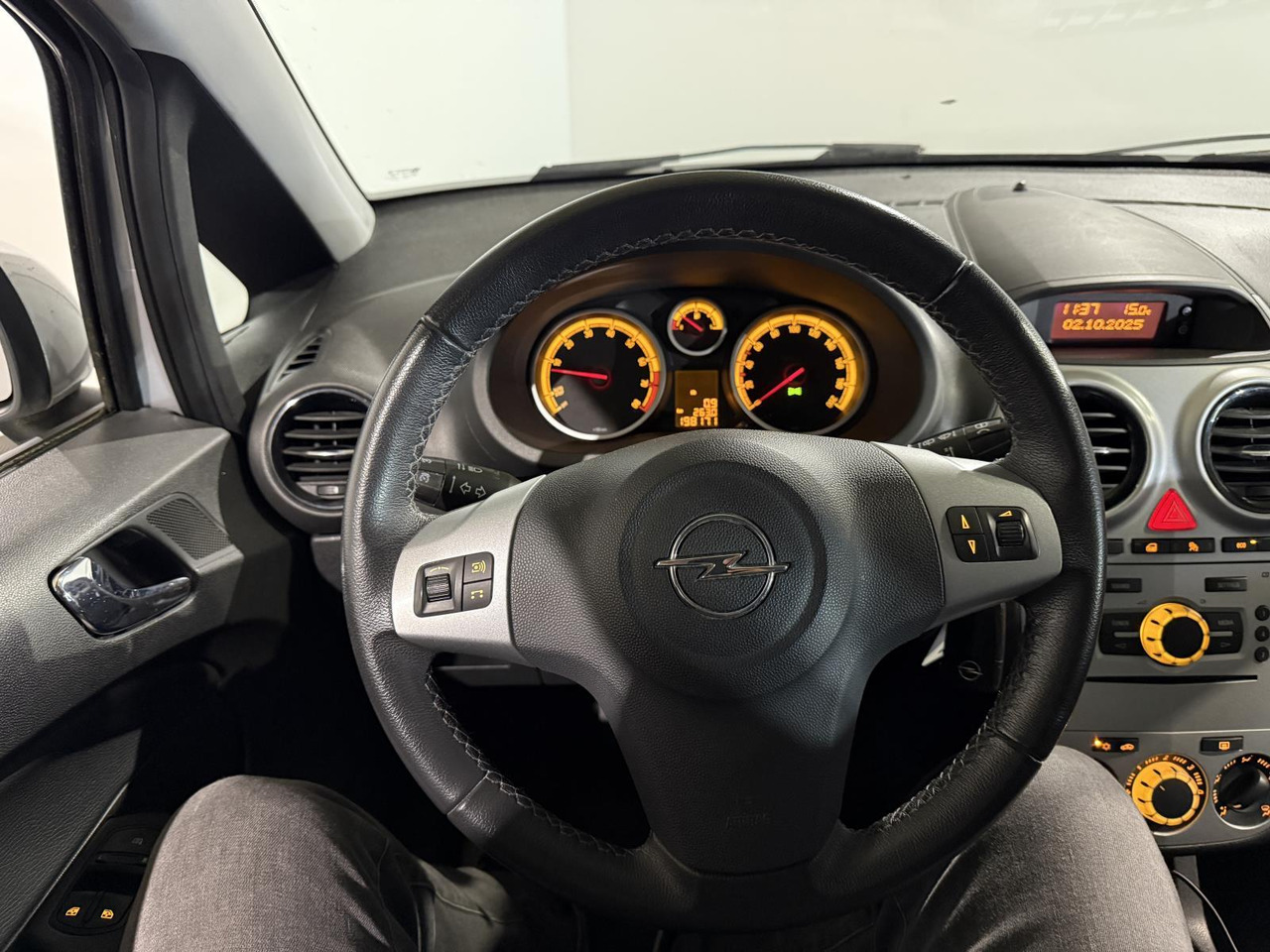 Opel | Corsa | 1.2-16V Rhythm | 2013 | 198.171 km | 5KBB41 | Logisch - Hatchback: afbeelding 3 Opel | Corsa | 1.2-16V Rhythm | 2013 | 198.171 km | 5KBB41 | Logisch - Hatchback: afbeelding 3