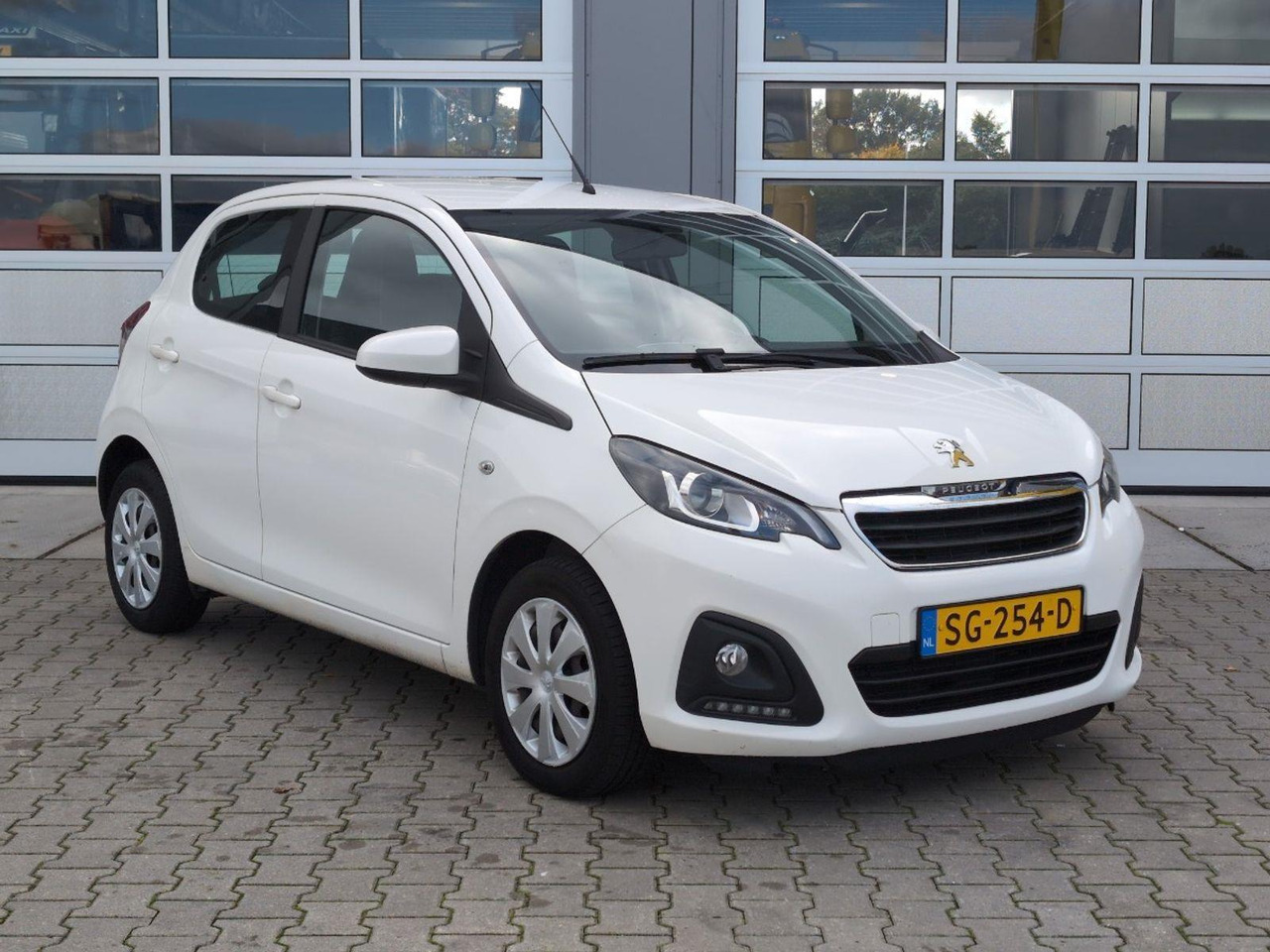 Peugeot 108 1.0 e - VTi Active | 2018 | 73.241 km | Automaat | SG254D | NAP: Logisch - Hatchback: afbeelding 2 Peugeot 108 1.0 e - VTi Active | 2018 | 73.241 km | Automaat | SG254D | NAP: Logisch - Hatchback: afbeelding 2