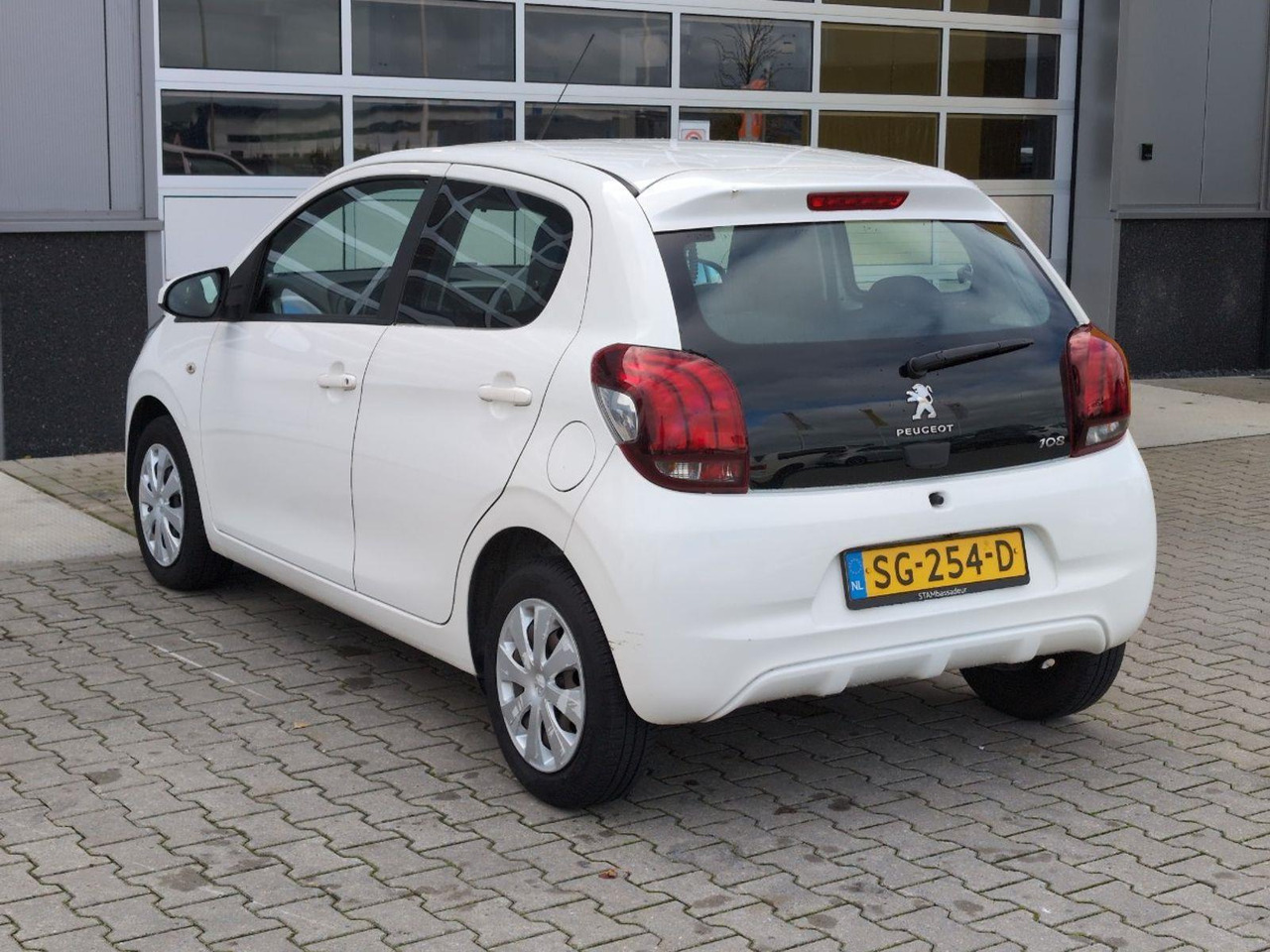 Peugeot 108 1.0 e - VTi Active | 2018 | 73.241 km | Automaat | SG254D | NAP: Logisch - Hatchback: afbeelding 3 Peugeot 108 1.0 e - VTi Active | 2018 | 73.241 km | Automaat | SG254D | NAP: Logisch - Hatchback: afbeelding 3