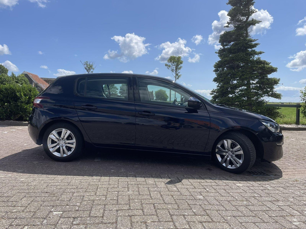 Peugeot 308 1.6 BlueHDi Active | 2014 | 228.867 | 1-XPX-11 - Hatchback: afbeelding 4 Peugeot 308 1.6 BlueHDi Active | 2014 | 228.867 | 1-XPX-11 - Hatchback: afbeelding 4