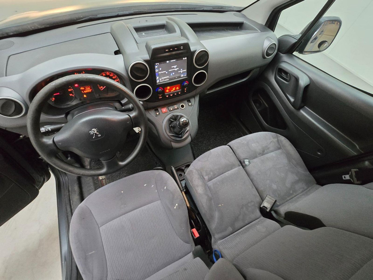 Peugeot Partner 122 1.6 HDi 90 L2 Première | 2015 | 169.353 km | VP228Z | NAP: Logisch - Kleine bestelwagen: afbeelding 5 Peugeot Partner 122 1.6 HDi 90 L2 Première | 2015 | 169.353 km | VP228Z | NAP: Logisch - Kleine bestelwagen: afbeelding 5