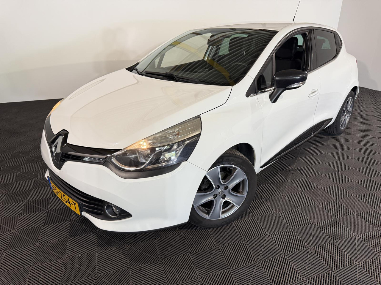 Renault Clio 0.9 TCe ECO Night&Day | 2015 | 170.065 km | HD-254 T - Hatchback: afbeelding 1 Renault Clio 0.9 TCe ECO Night&Day | 2015 | 170.065 km | HD-254 T - Hatchback: afbeelding 1