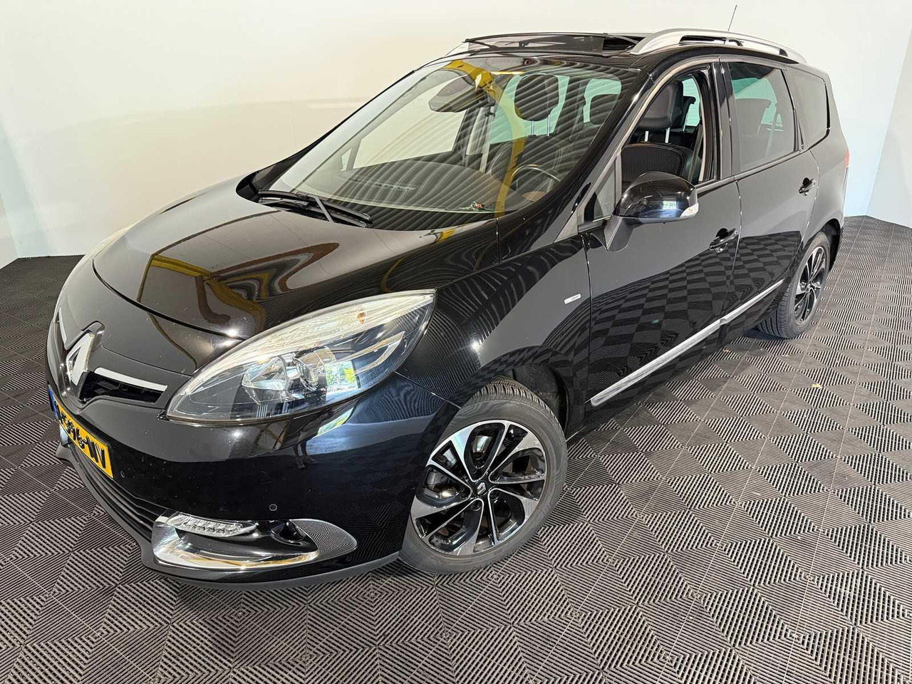 Renault Grand Scénic 1.2 Tce Bose | 2016 | 118.319 km | H-596-NV - Personenwagen: afbeelding 1 Renault Grand Scénic 1.2 Tce Bose | 2016 | 118.319 km | H-596-NV - Personenwagen: afbeelding 1