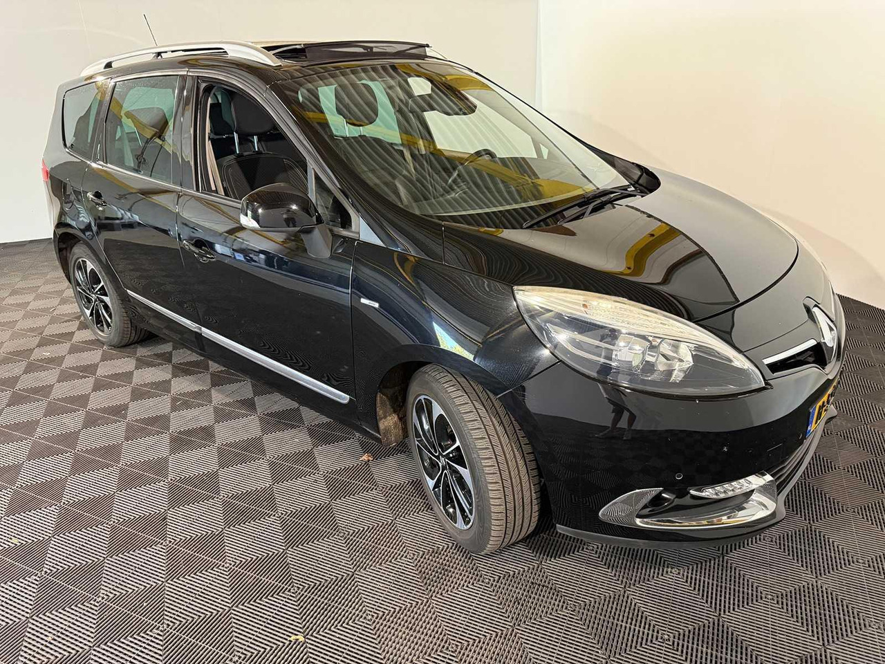 Renault Grand Scénic 1.2 Tce Bose | 2016 | 118.319 km | H-596-NV - Personenwagen: afbeelding 5 Renault Grand Scénic 1.2 Tce Bose | 2016 | 118.319 km | H-596-NV - Personenwagen: afbeelding 5